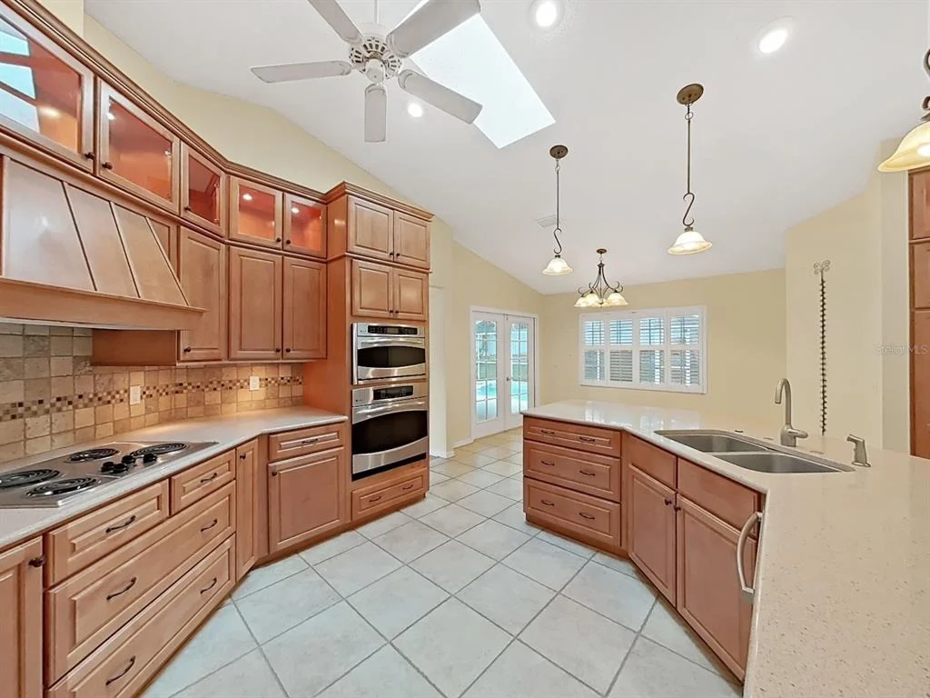 Photo of 611 TOMOKA DRIVE