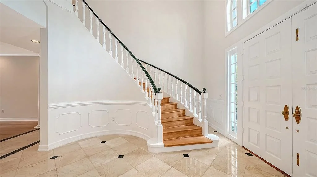 Photo of 916 MACEWEN DRIVE