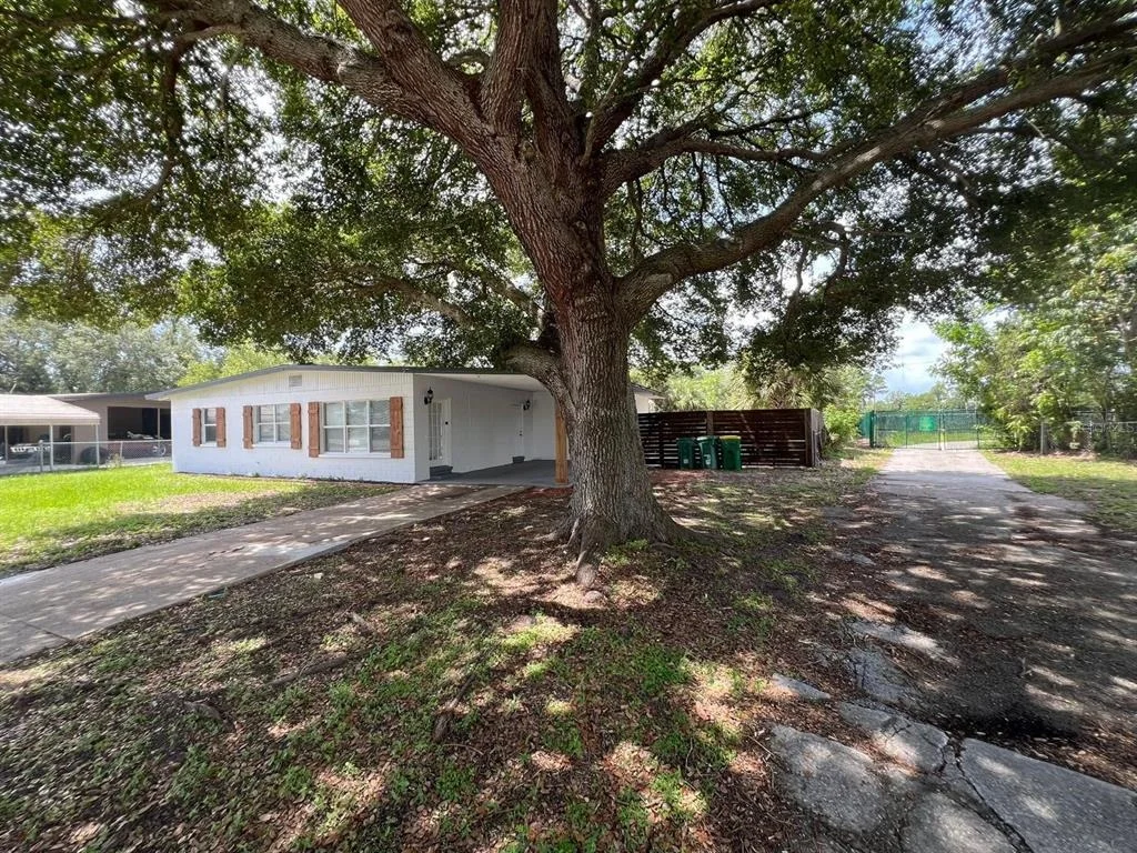 Photo of 1221 CYPRESS LANE