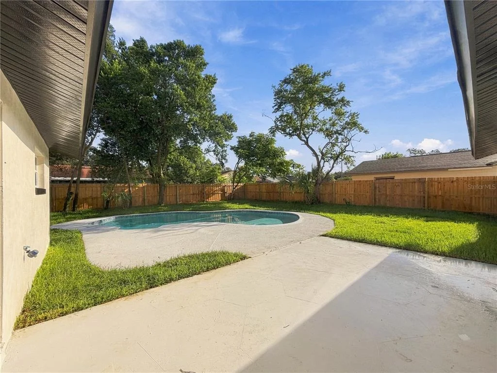Photo of 7015 CRESTLAKE DRIVE