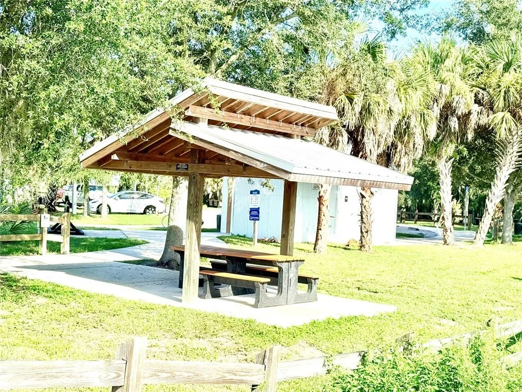 Photo of 335 PARK TRACE BOULEVARD