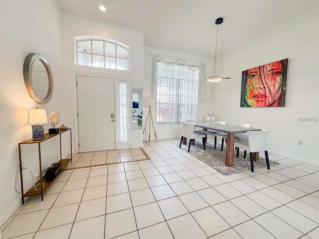 Photo of 344 GROSVENOR LOOP