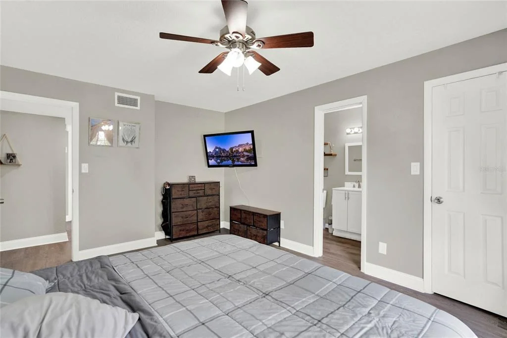 Photo of Unit I201 at 5545 DEVONBRIAR WAY