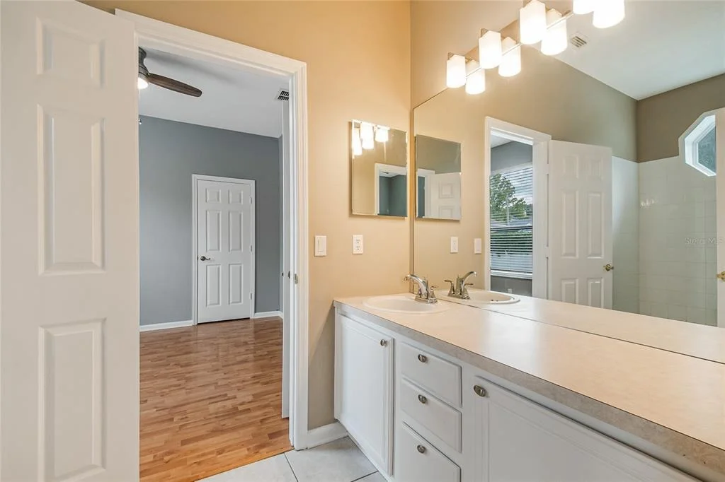 Photo of 116 OAK GROVE CIRCLE