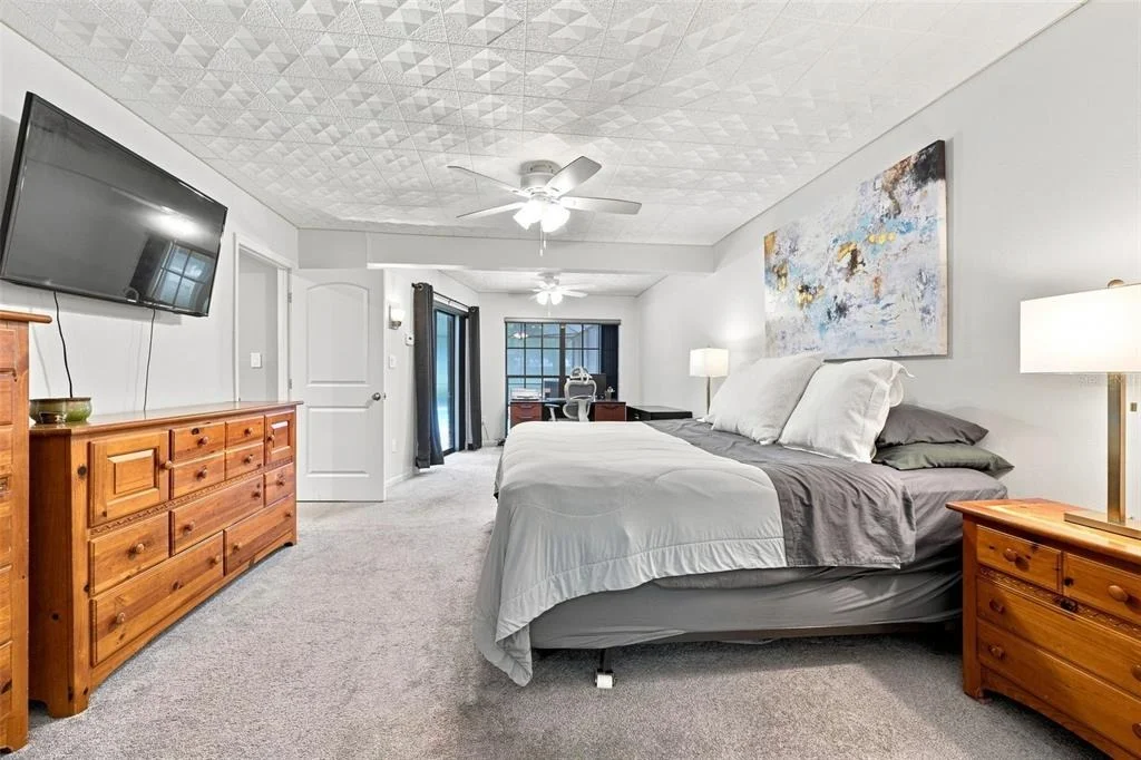 Photo of 550 PALMDALE DRIVE