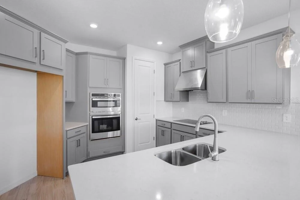 Photo of 13513 COMMONS AVENUE