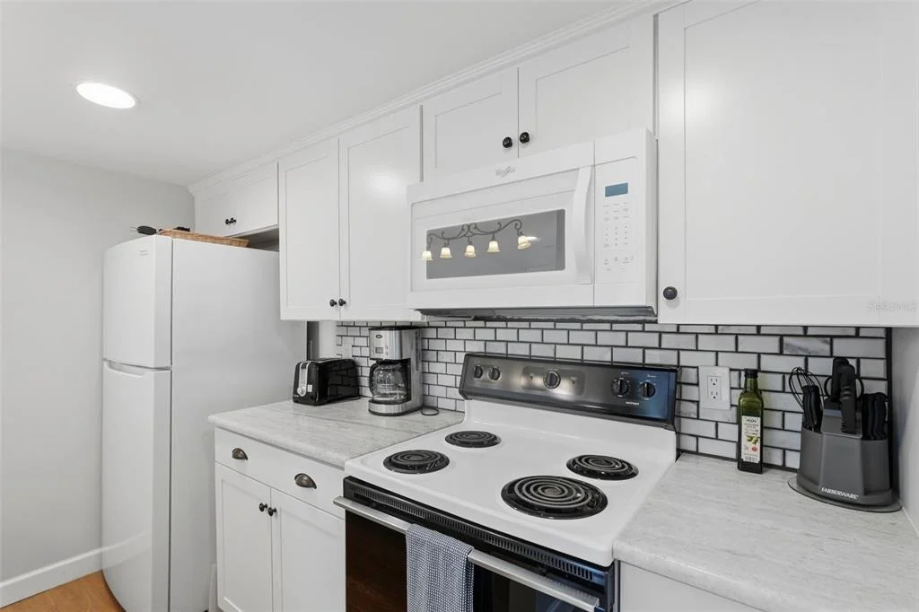 Photo of Unit F at 175 MEDALLION BOULEVARD