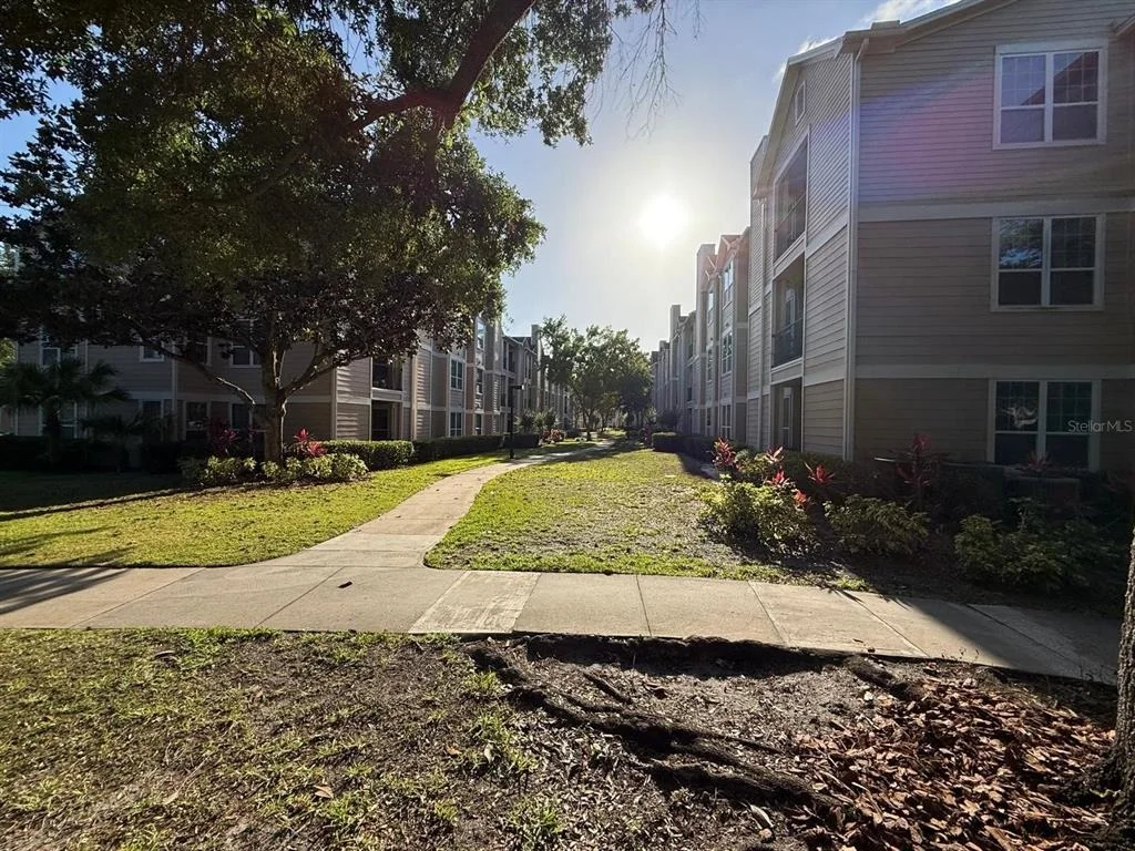 Photo of Unit 307 at 2015 ERVING CIRCLE