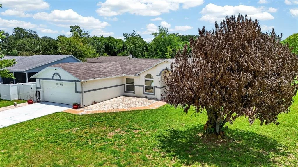 Photo of 20 LAKE MEADOW WAY
