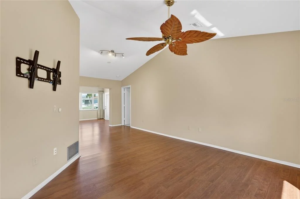 Photo of 5852 LINCOLN ROAD