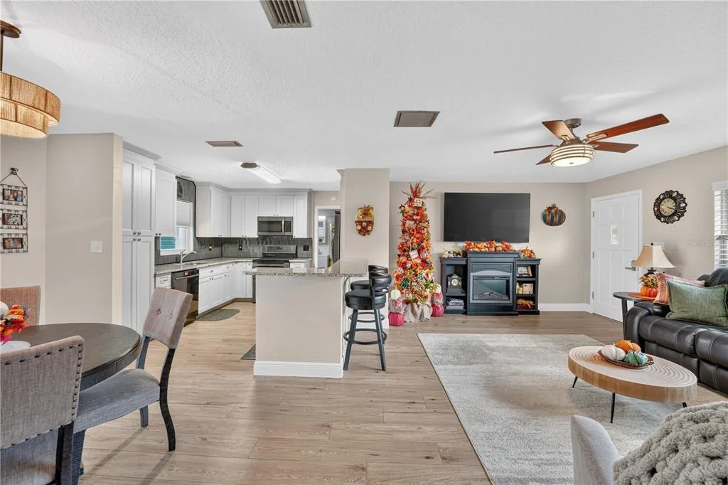 Photo of 28050 LOIS DRIVE