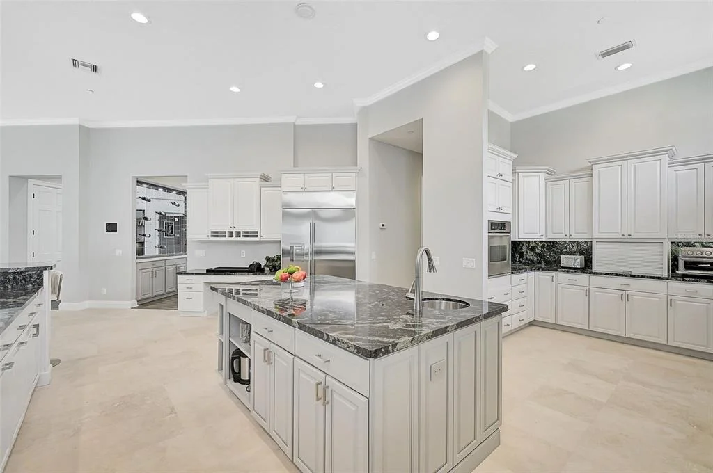 Photo of 854 MACEWEN DRIVE