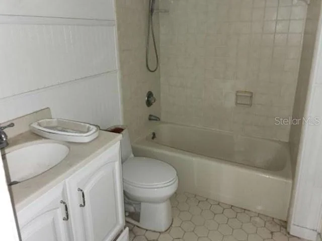 Photo of 270 AMBERWOOD COURT
