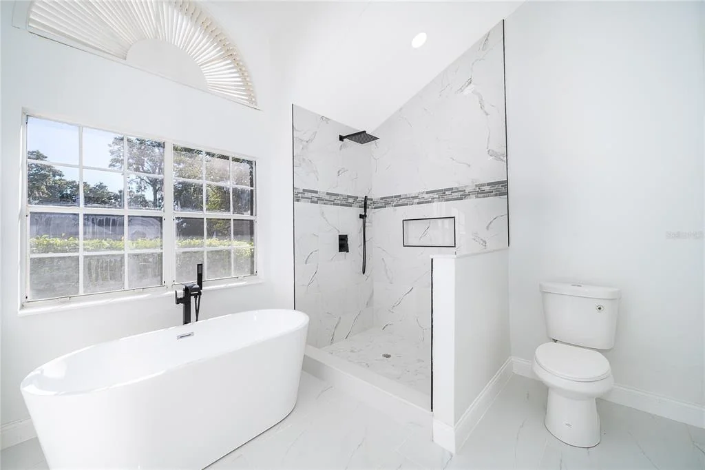 Photo of 1250 GLENMORE DRIVE