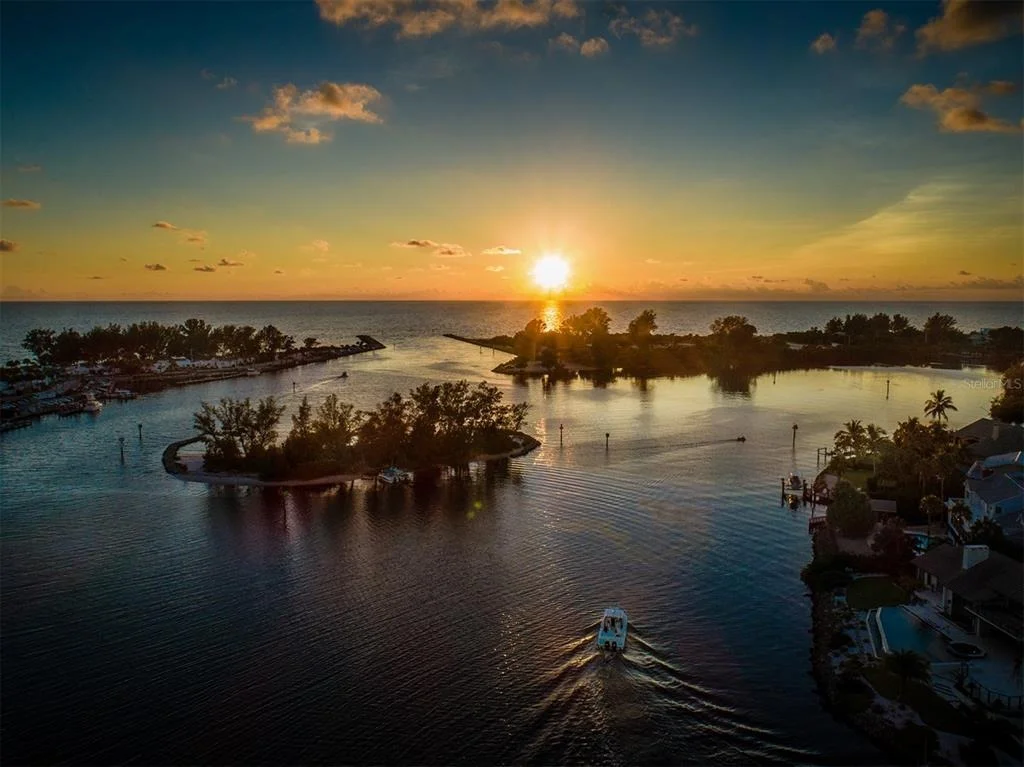 Photo of 853 HILLCREST DRIVE