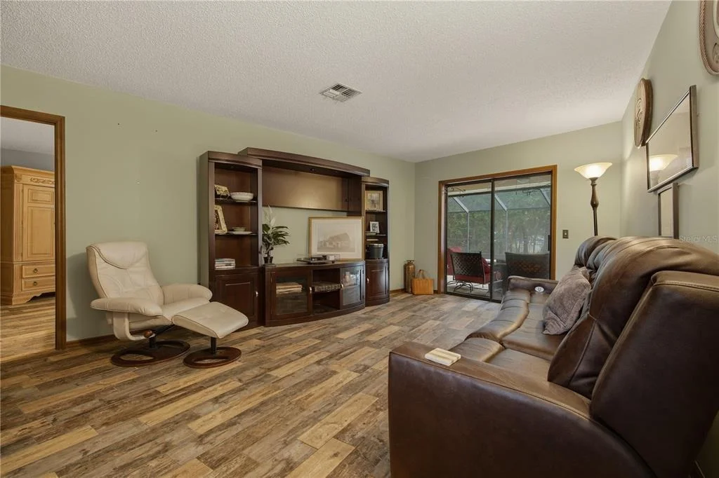 Photo of 390 W BRITAIN STREET