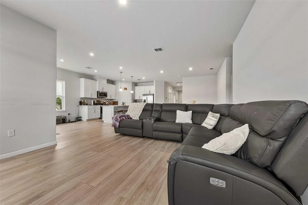 Photo of 194 EAGLE HARBOR WAY