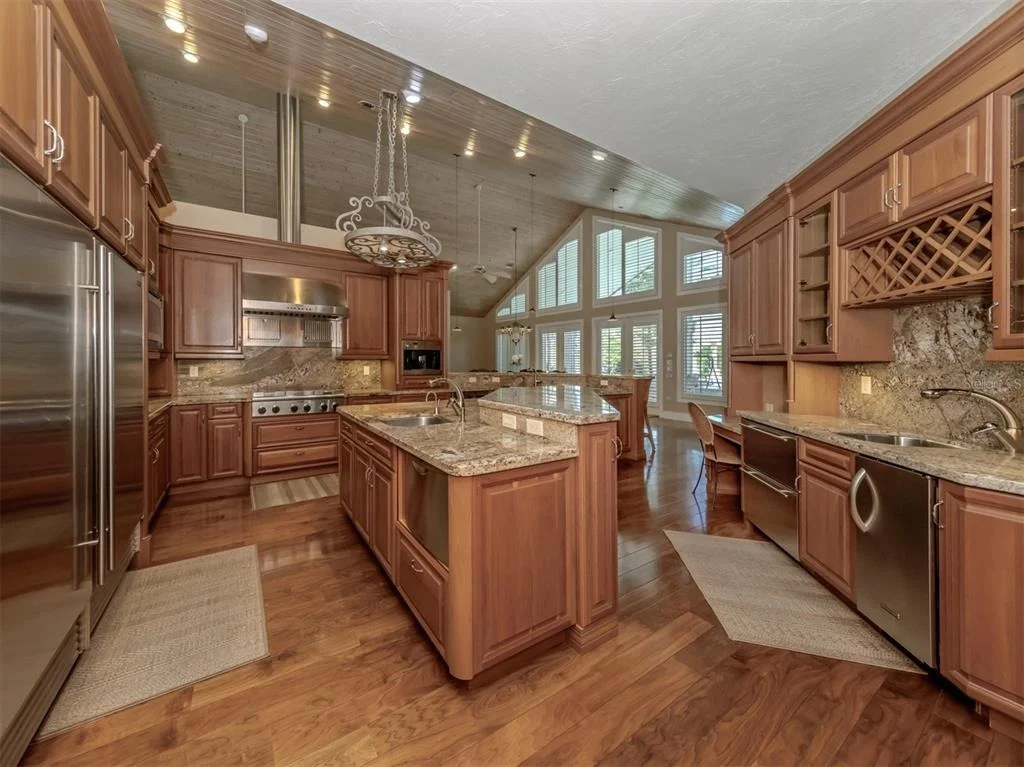 Photo of 630 N RIVER ROAD