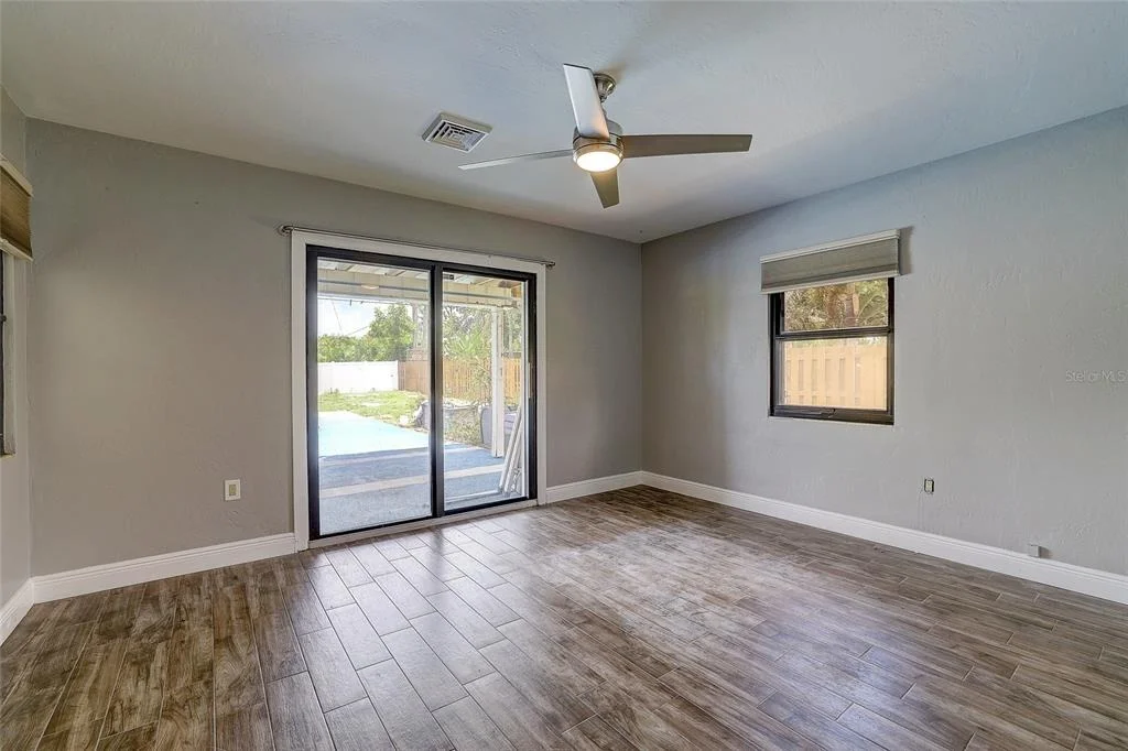 Photo of 323 SUWANEE AVENUE