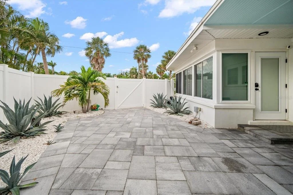 Photo of 1018 BAY ESPLANADE