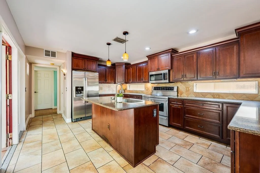 Photo of 1835 OAK LANE