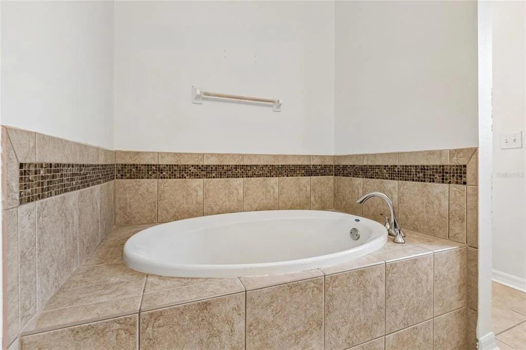 Photo of 915 WINDTON OAK DRIVE