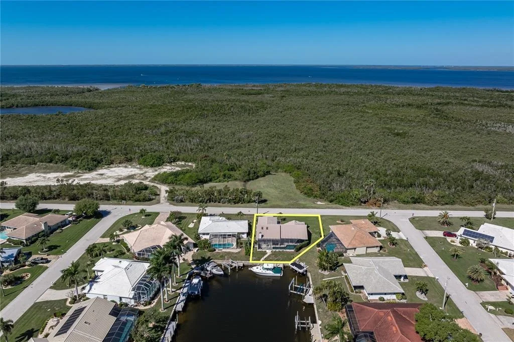 Photo of 308 COLONY POINT DRIVE