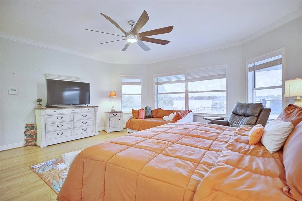Photo of 492 SUNSET POINTE DRIVE