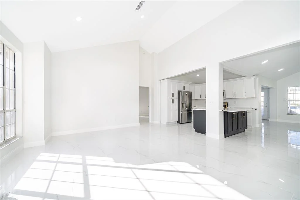 Photo of 1250 GLENMORE DRIVE