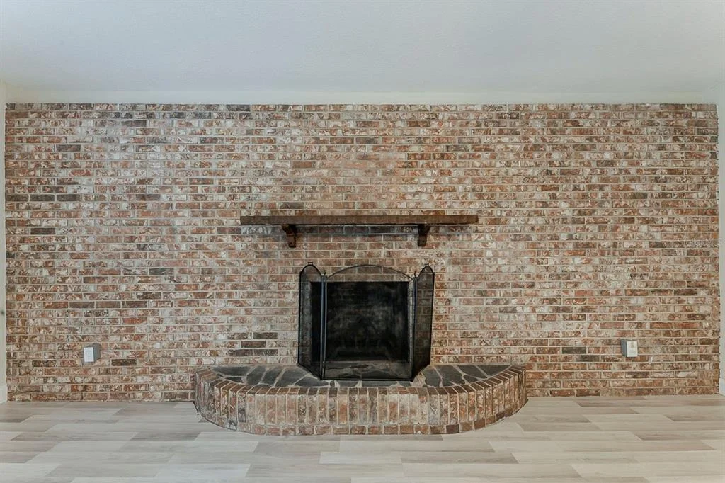 Photo of 1007 EMERALDA ROAD
