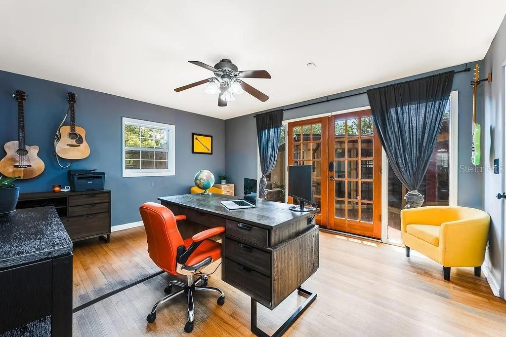 Photo of 1835 OAK LANE