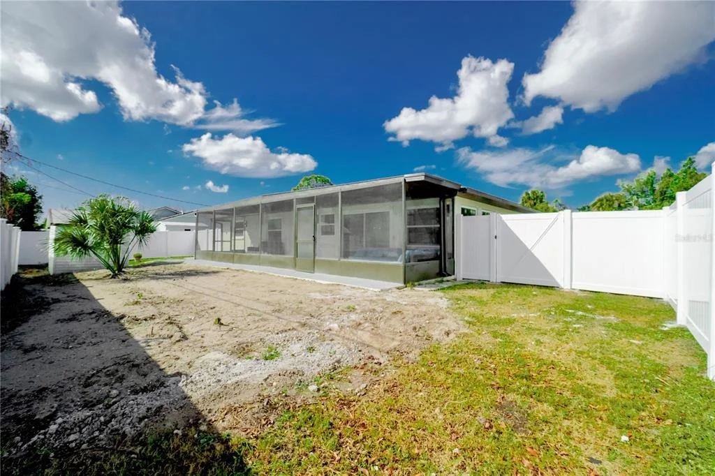 Photo of 1461 ROYAL ROAD