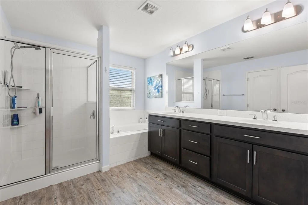 Photo of 2427 LINER AVENUE