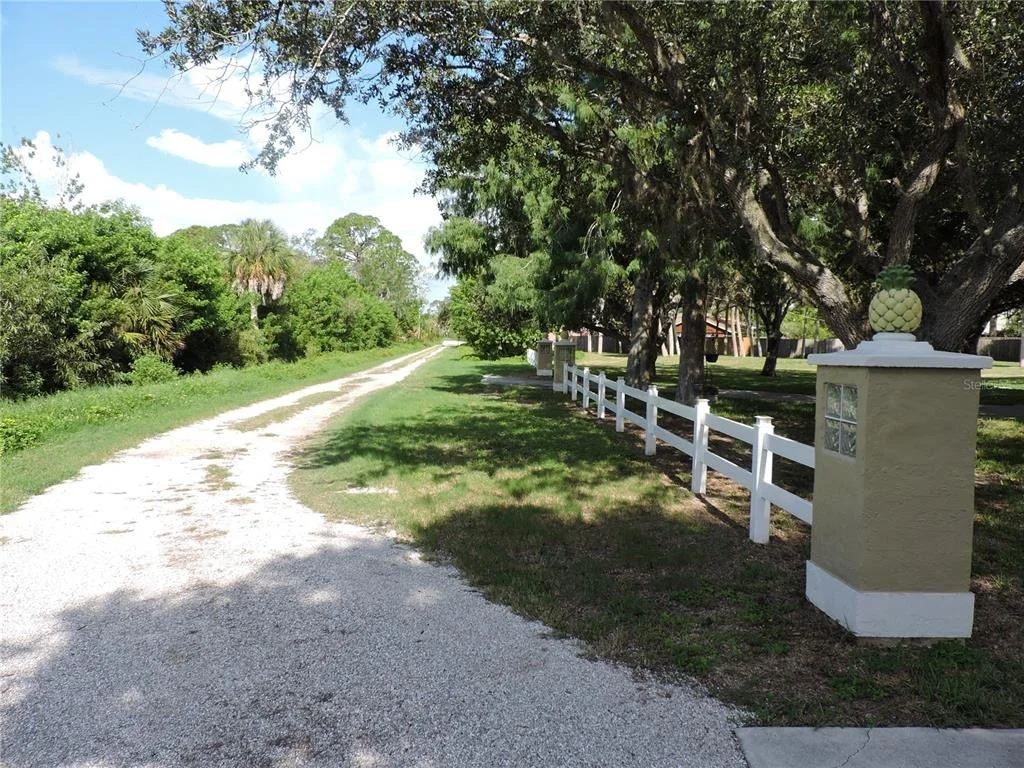 Photo of 905 COLONIAL ROAD