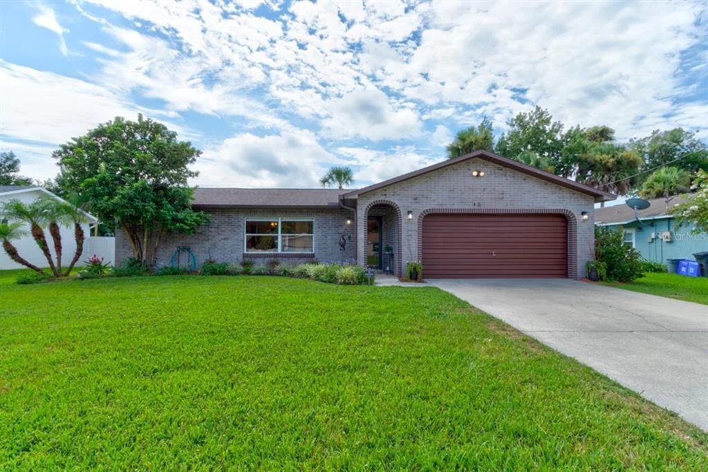 Photo of 16 LAUREL OAKS CIRCLE