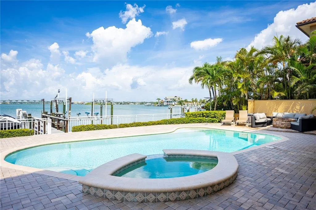 Photo of 306 HARBOR DRIVE