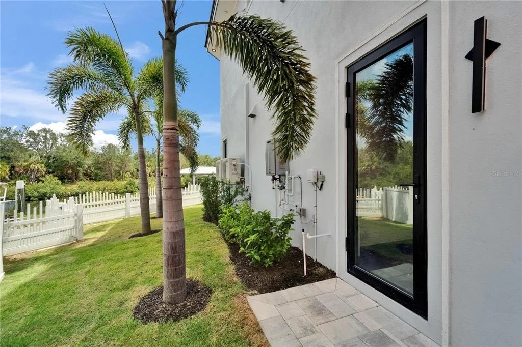 Photo of 6520 SIMONE SHORES CIRCLE