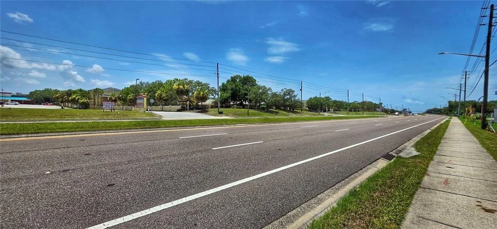 Photo of 02-25-16-0000-00300-0042 STATE ROAD 52