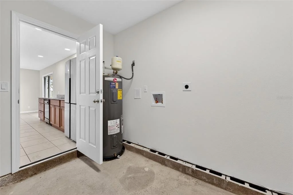 Photo of 365 HAND AVENUE