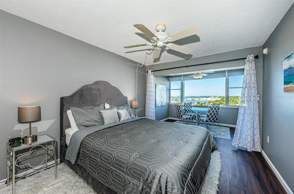 Photo of Unit 604 at 4725 COVE CIRCLE