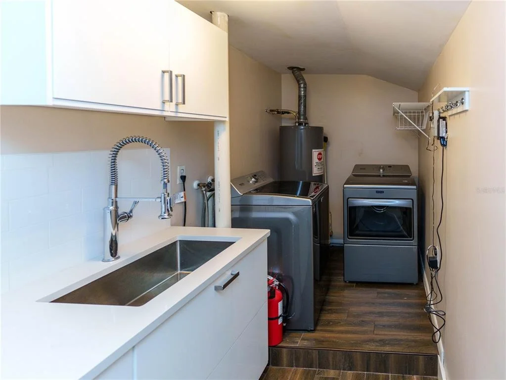 Photo of 2633 W SUNSET DRIVE