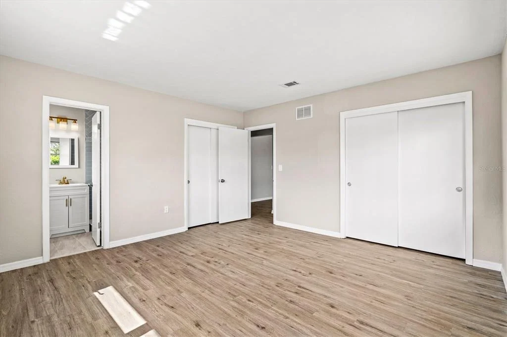 Photo of 106 AURORA STREET E