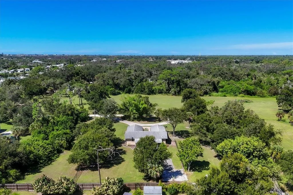 Photo of 1135 RANGE ROAD