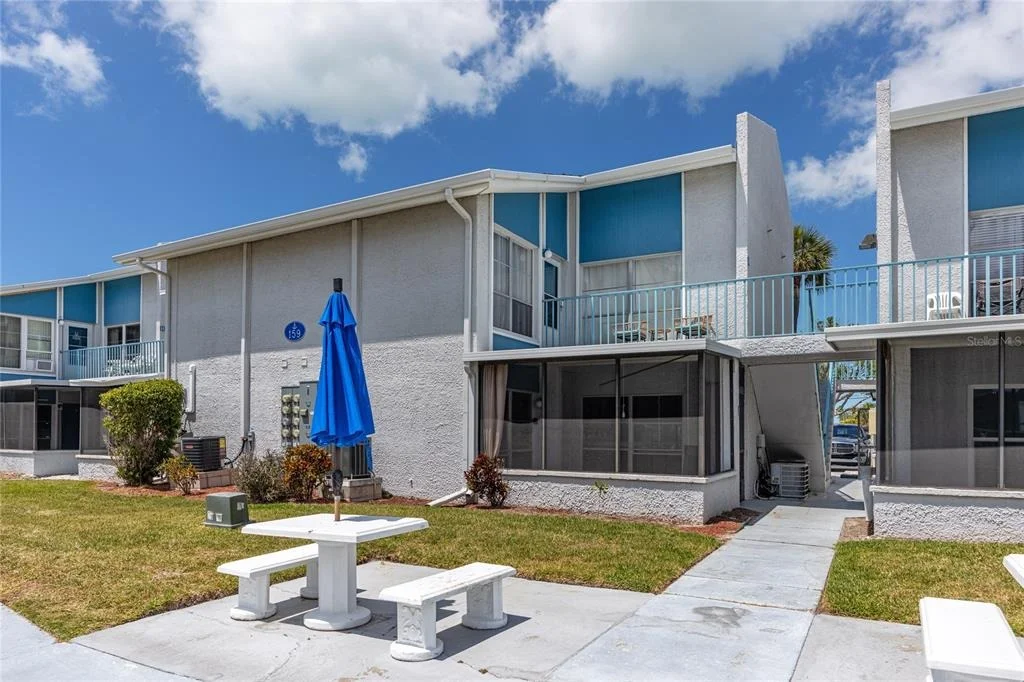 Photo of Unit H at 159 MEDALLION BOULEVARD
