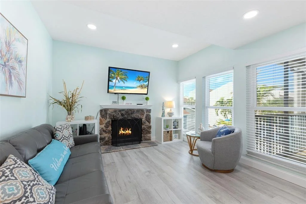 Photo of Unit G at 337 REX PLACE