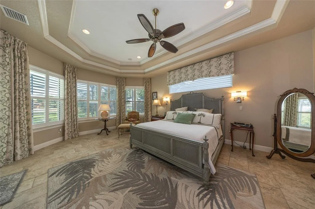 Photo of 14 LONGVIEW WAY N