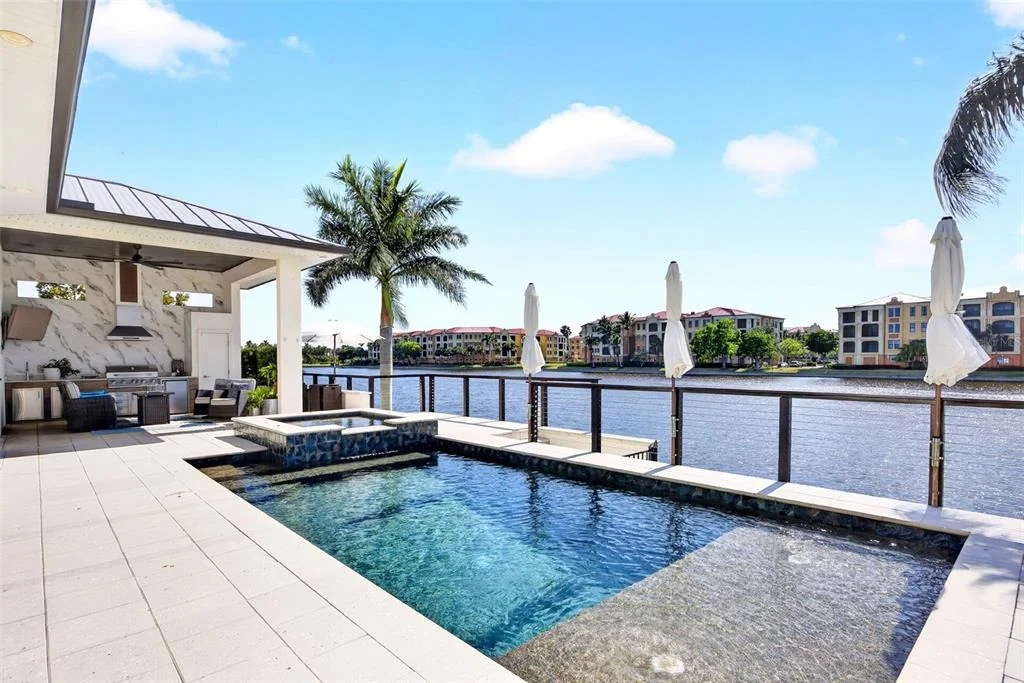 Photo of 125 COLONY POINT DRIVE
