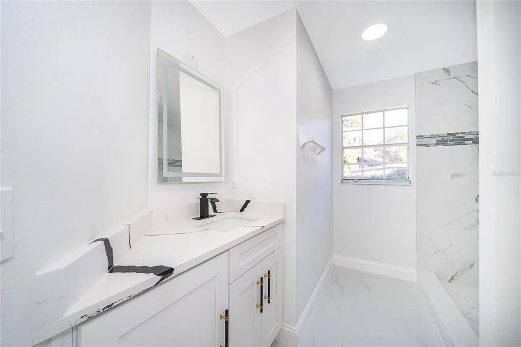 Photo of 1250 GLENMORE DRIVE