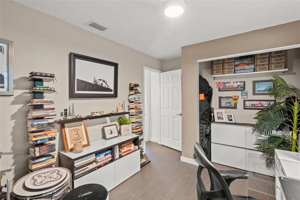 Photo of 319 BEARDED OAKS CIRCLE