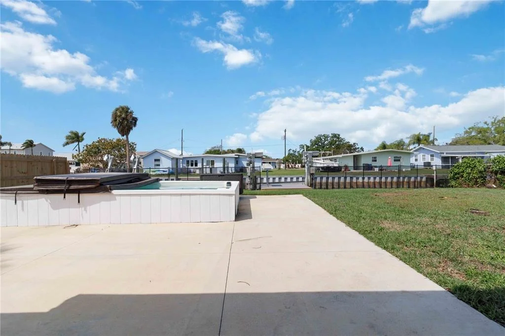 Photo of 607 MANATEE AVENUE